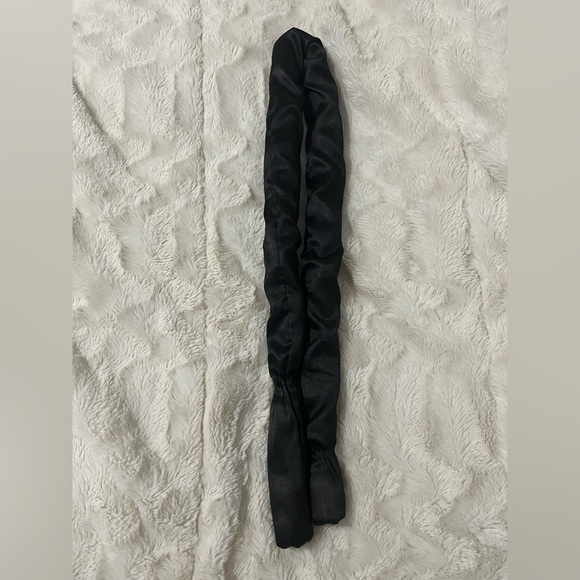 Heatless Hair Curler Set - Black Hair Accessory Set - Picture 4 of 4